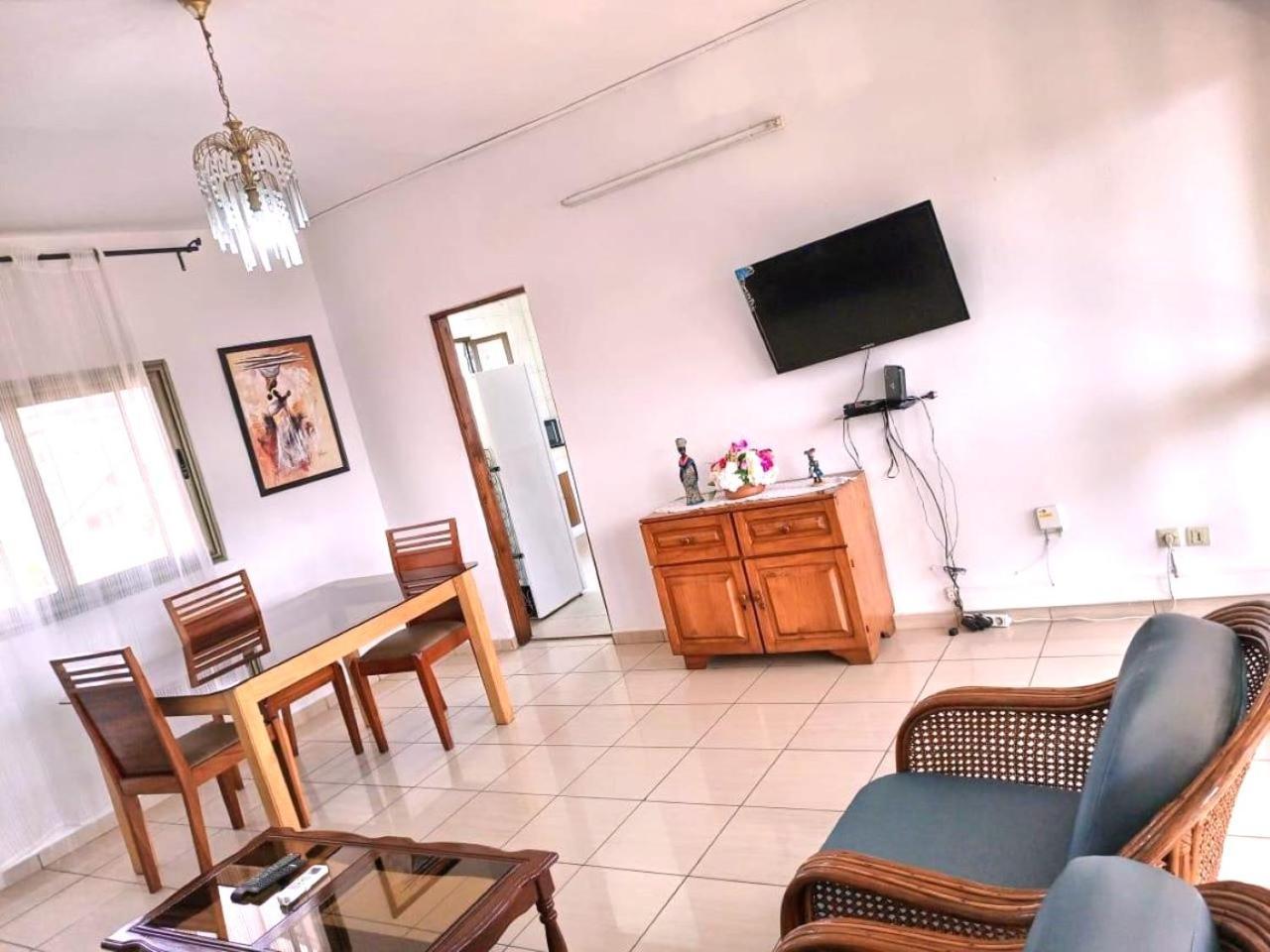 Rosalie'S Suites Ломе Екстер'єр фото