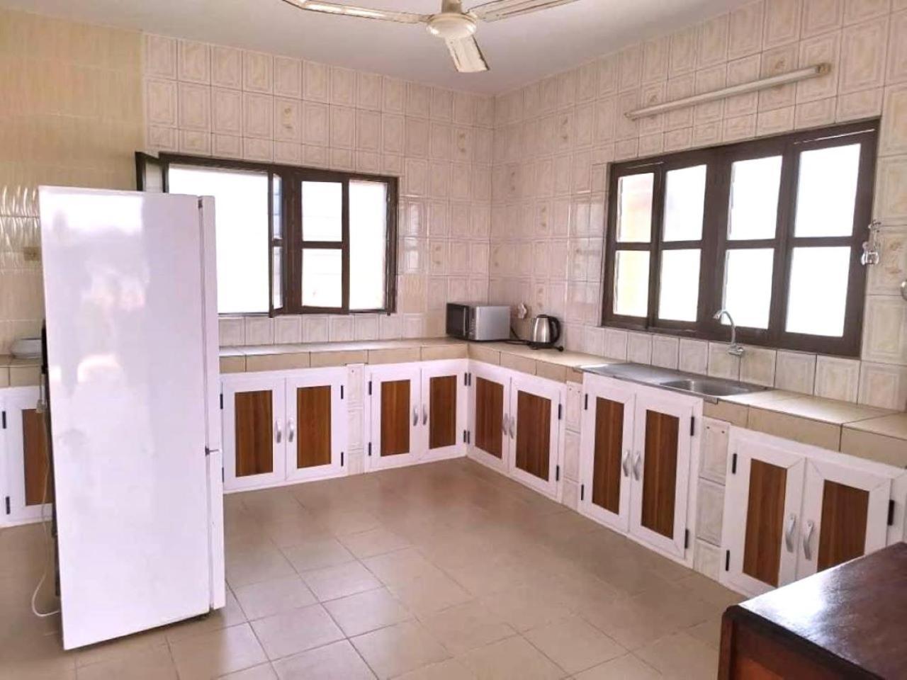 Rosalie'S Suites Ломе Екстер'єр фото