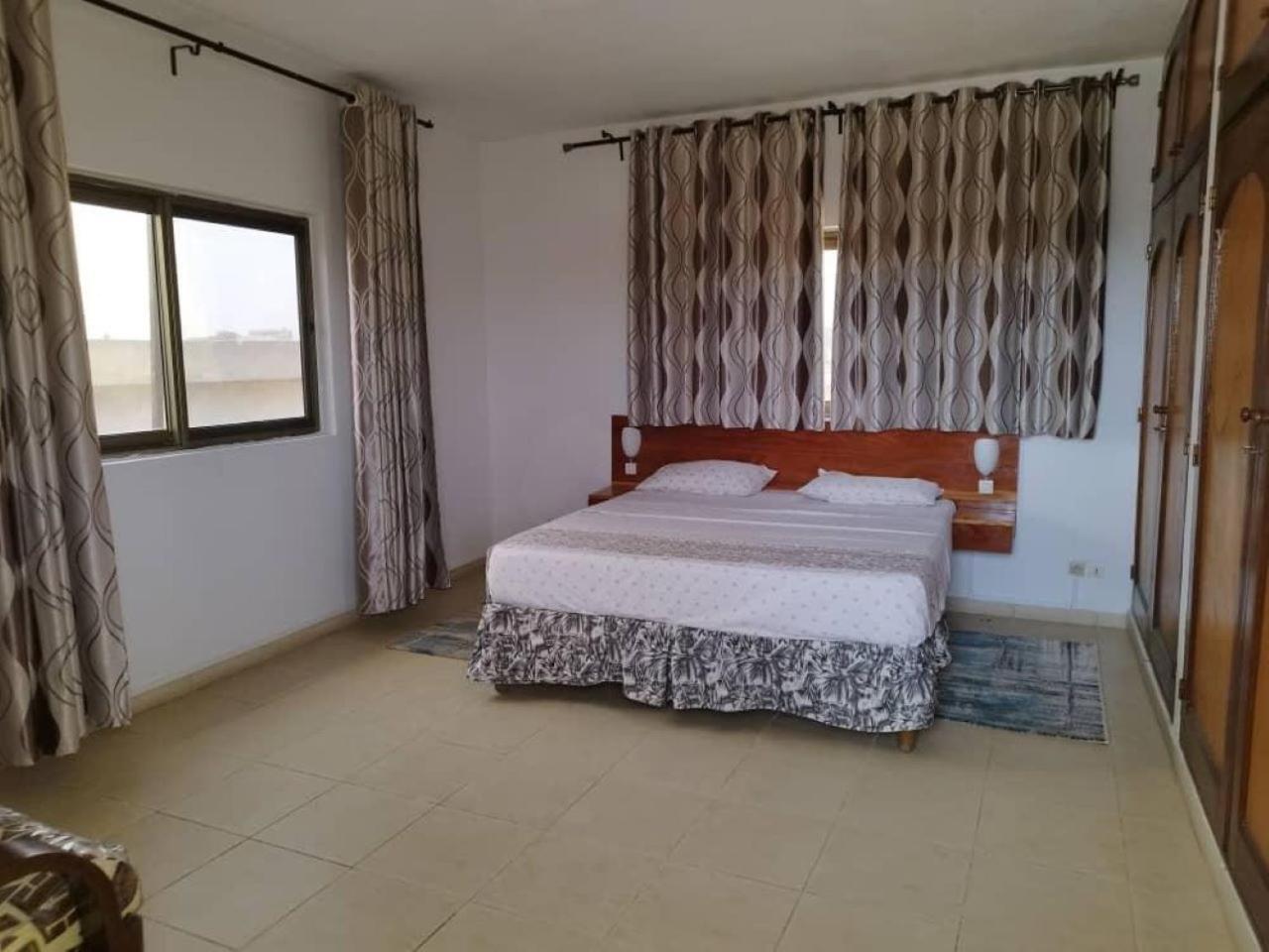 Rosalie'S Suites Ломе Екстер'єр фото