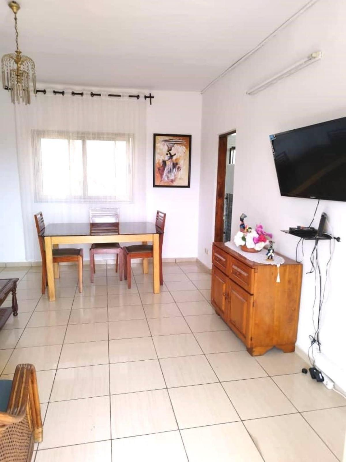 Rosalie'S Suites Ломе Екстер'єр фото