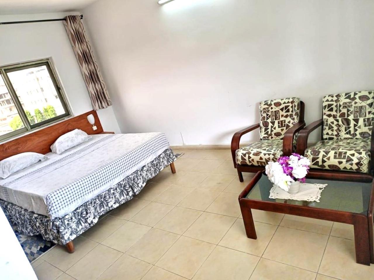 Rosalie'S Suites Ломе Екстер'єр фото