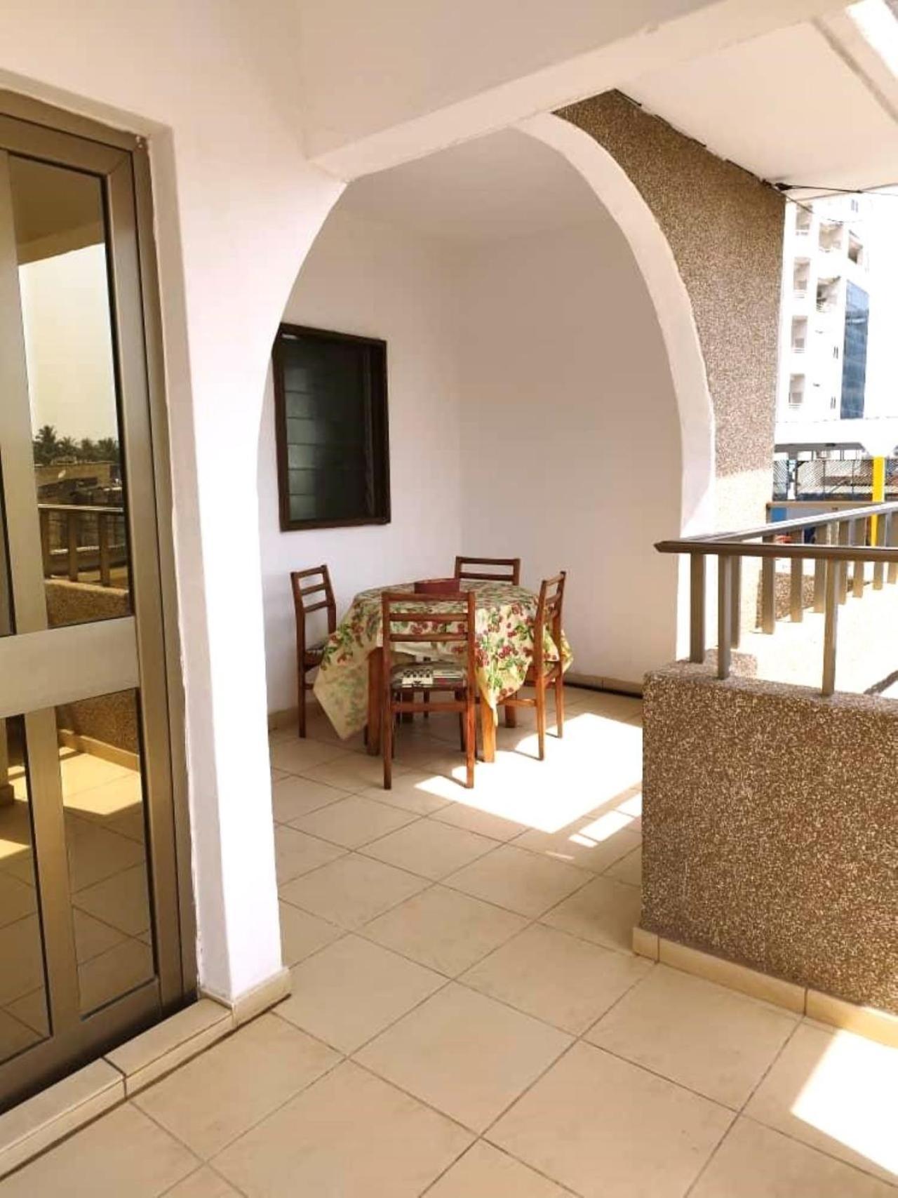 Rosalie'S Suites Ломе Екстер'єр фото