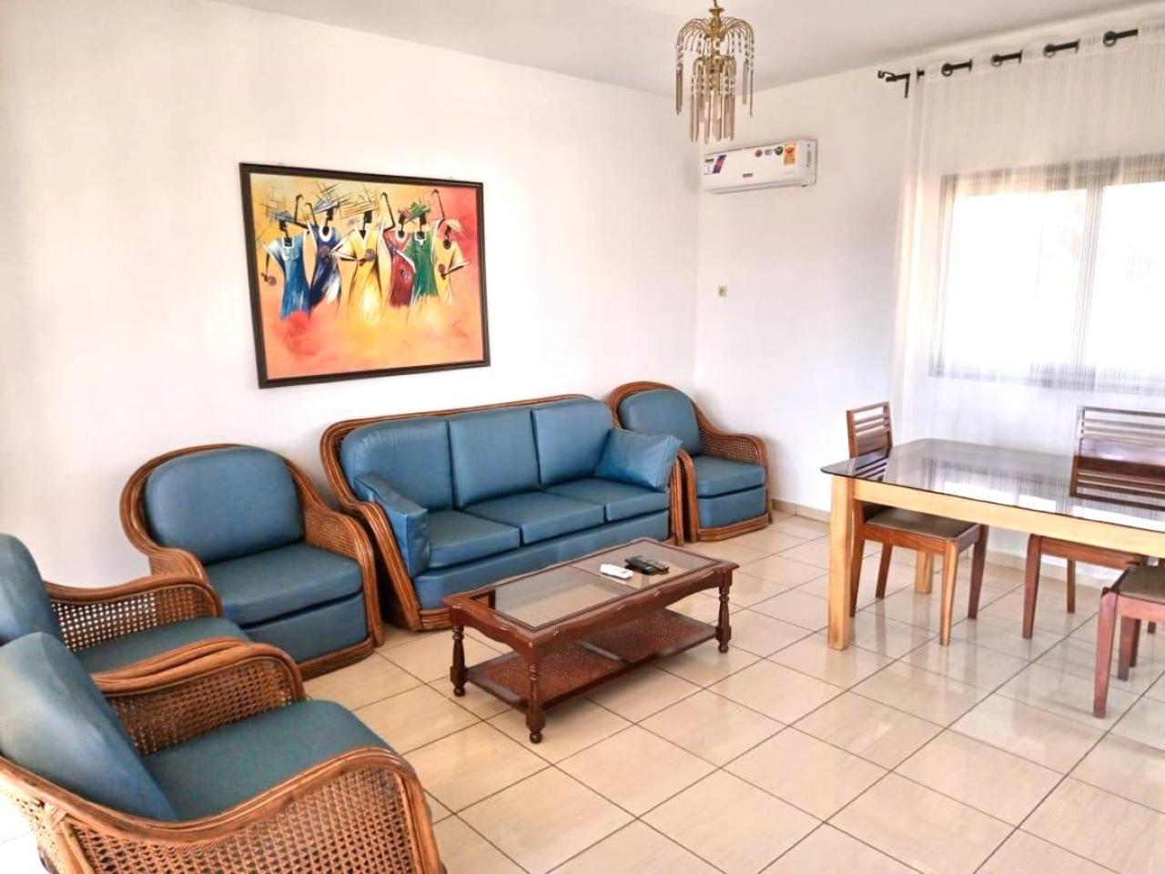 Rosalie'S Suites Ломе Екстер'єр фото
