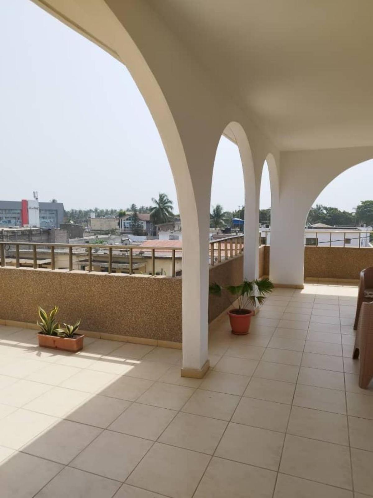 Rosalie'S Suites Ломе Екстер'єр фото