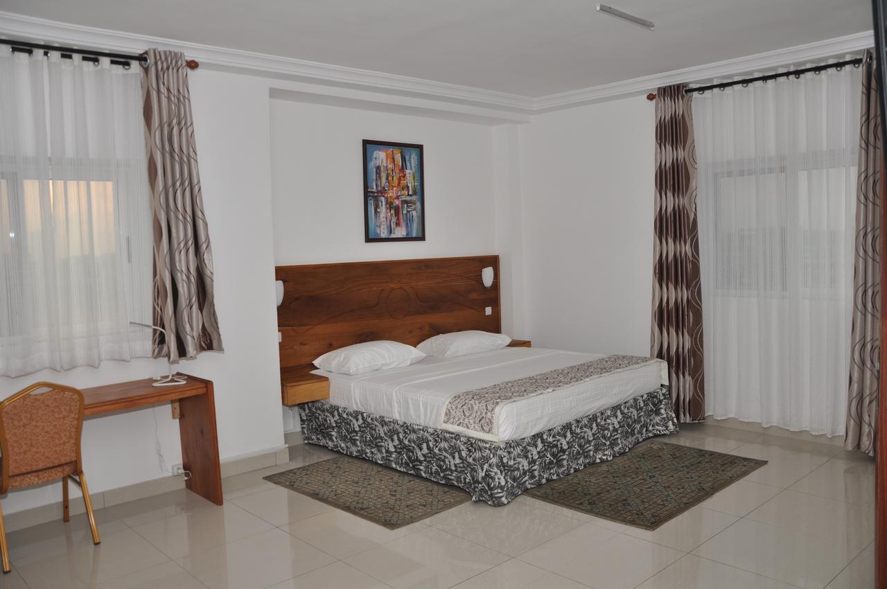 Rosalie'S Suites Ломе Екстер'єр фото