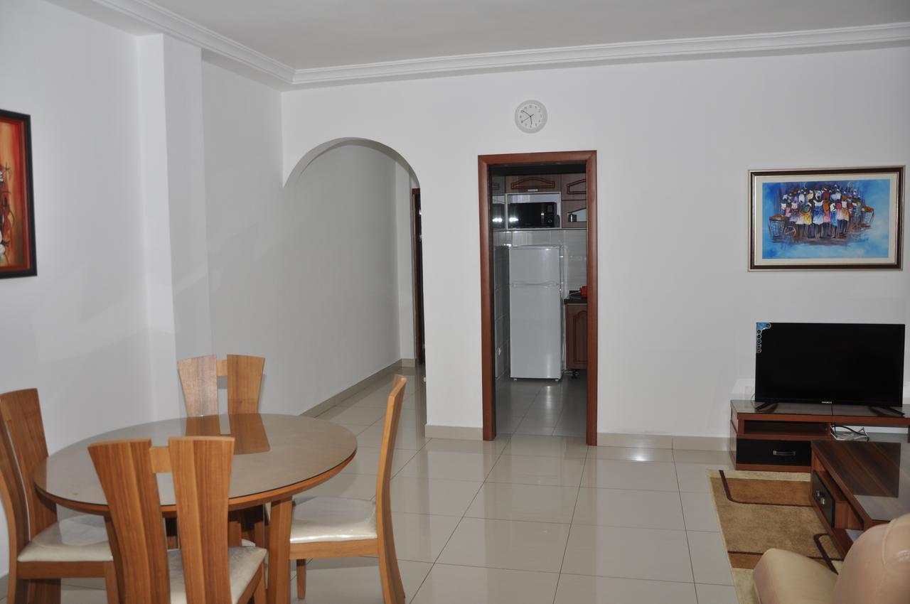 Rosalie'S Suites Ломе Екстер'єр фото