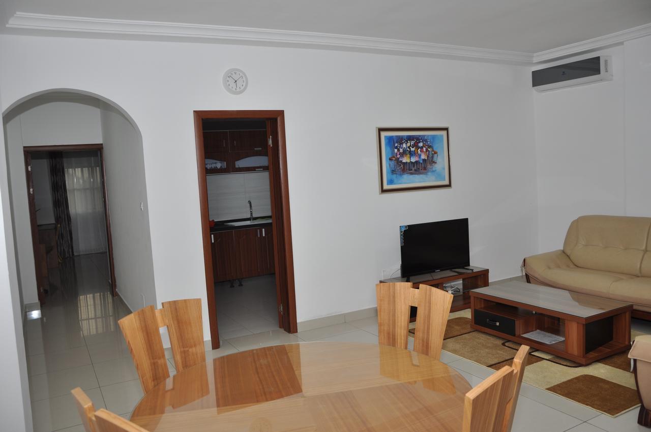 Rosalie'S Suites Ломе Екстер'єр фото