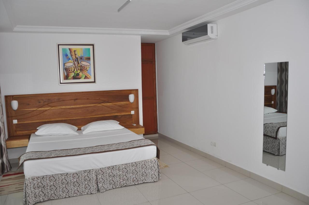 Rosalie'S Suites Ломе Екстер'єр фото