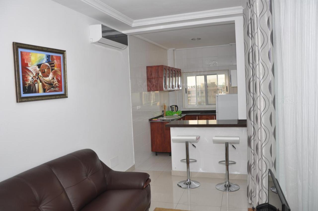 Rosalie'S Suites Ломе Екстер'єр фото