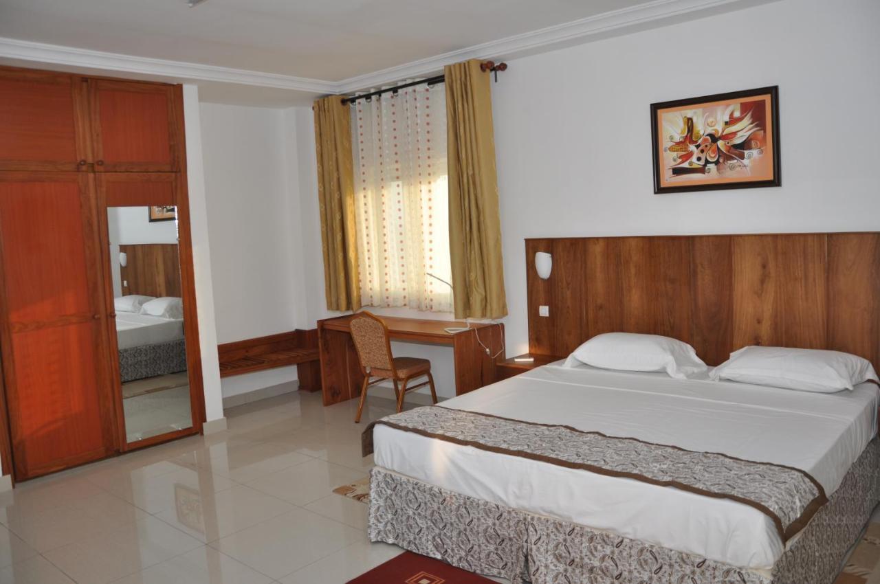 Rosalie'S Suites Ломе Екстер'єр фото